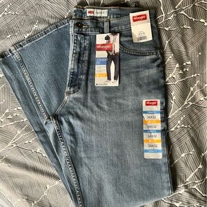BNWT Men’s Wrangler Straight Fit Jeans size 34 x 32